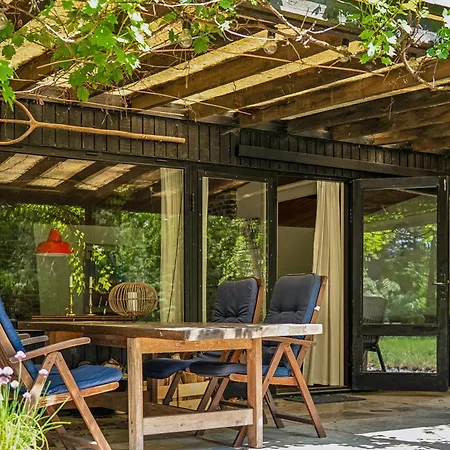 펜션 Charming Summer House Close To The *