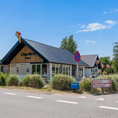 Charming Summer House Close To The Hébergement de vacances *